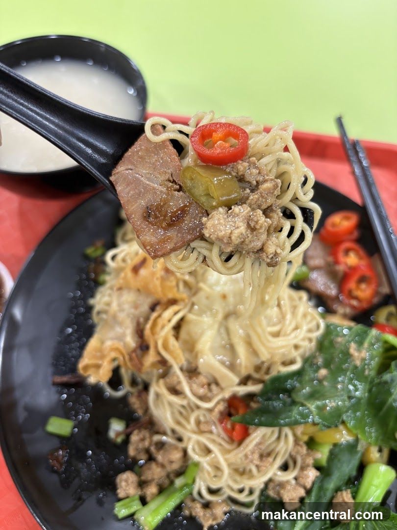 Noodle Dish with Sauce and Vegetables