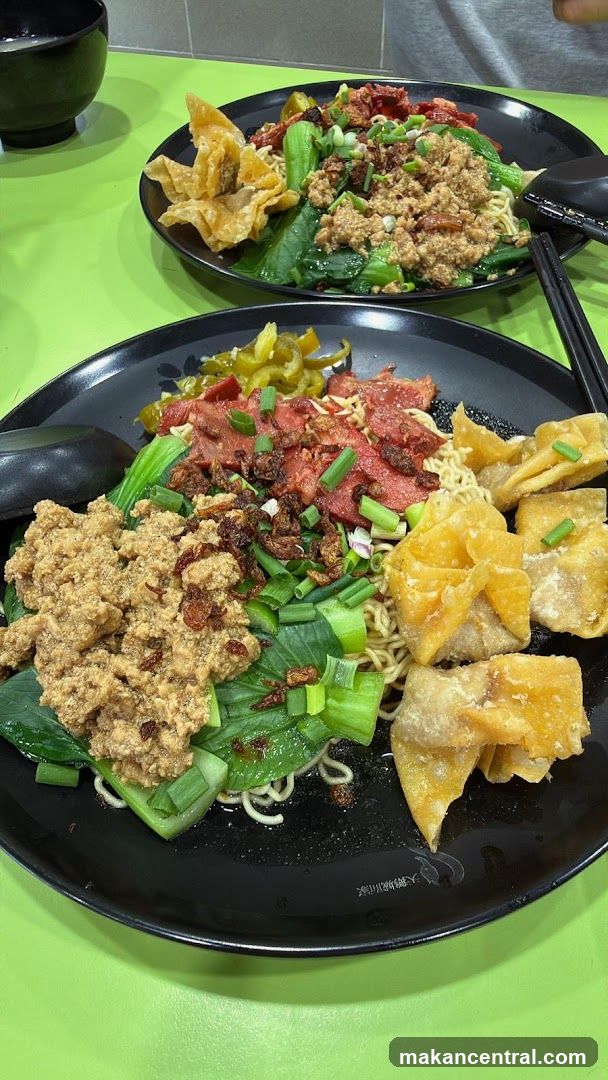 Noodles with toppings
