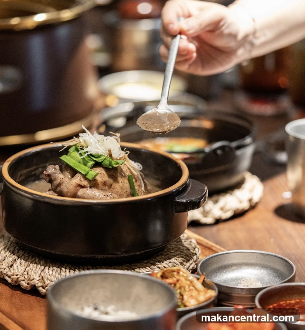 Restaurant Interior Dining Scene
