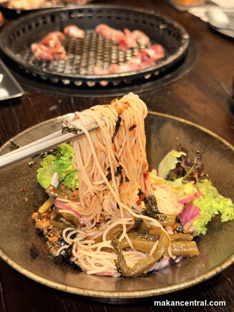 Grilled meat and noodles dish