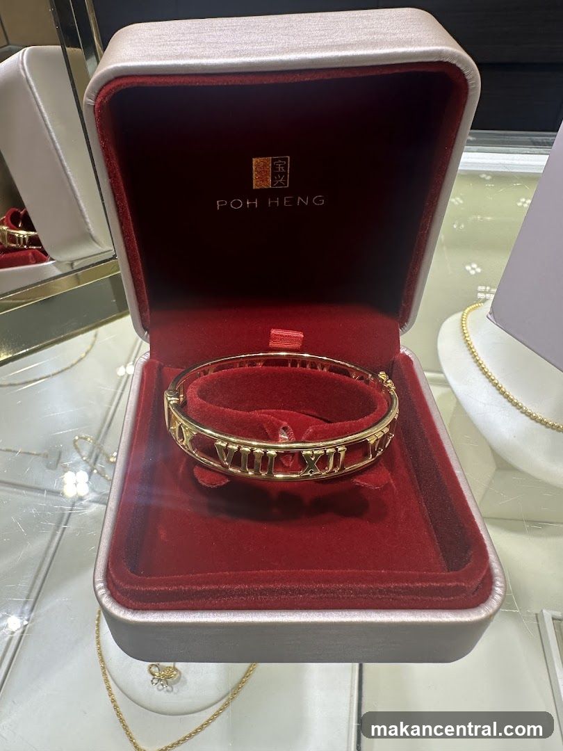Poh Heng Jewelry Display