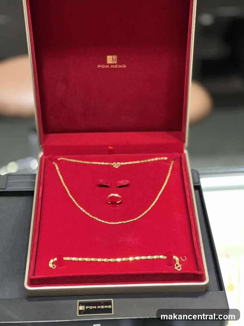 Poh Heng Jewelry Display
