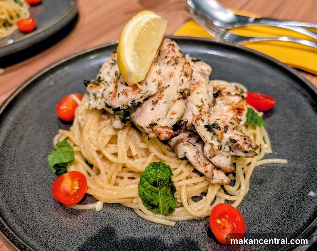 Pasta dish with grilled chicken