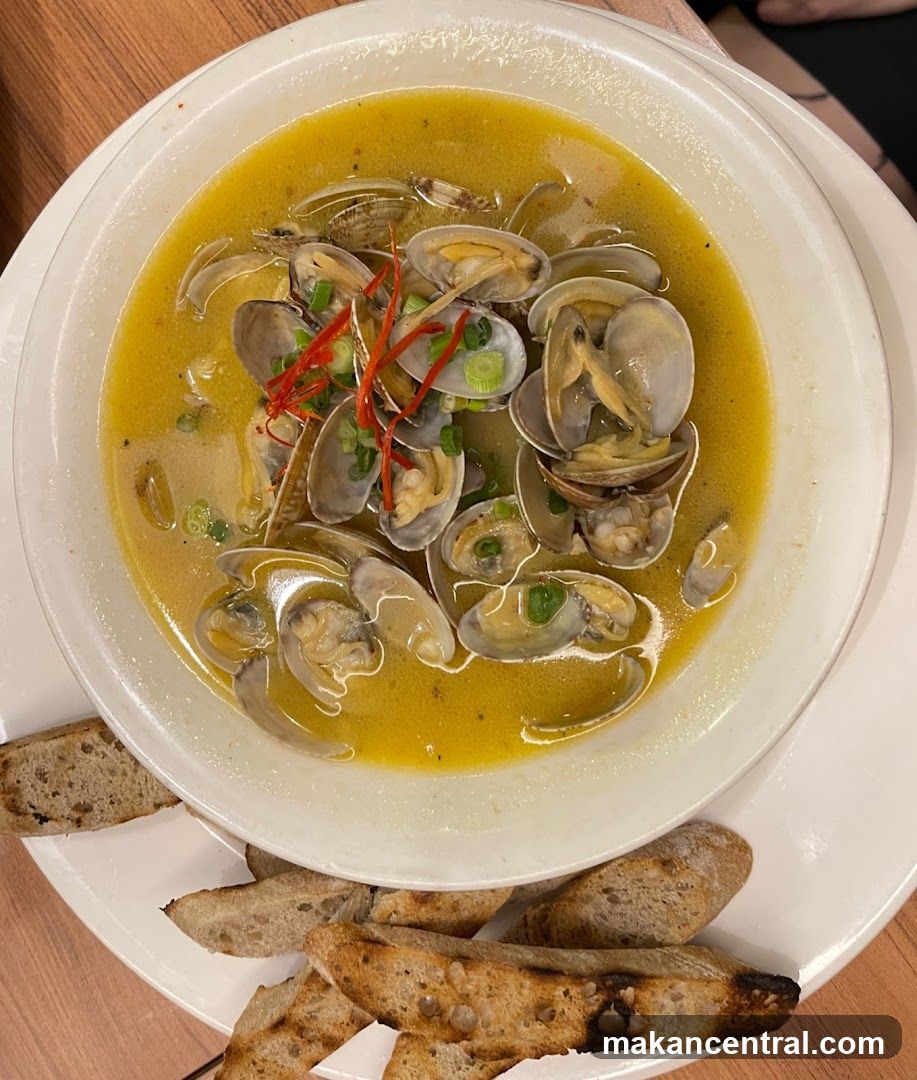 Clam Soup with Bread