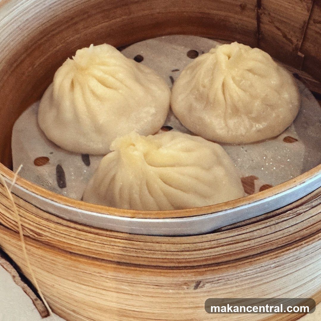 Steamed Dumplings in Bamboo Steamer