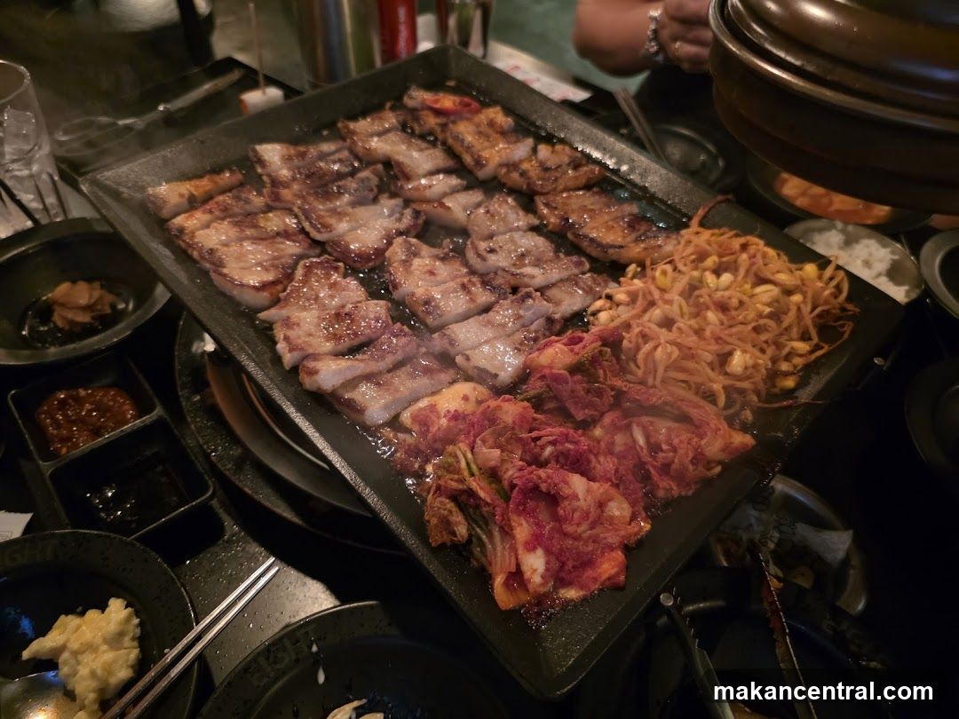 Grilled meat and vegetables on a hot plate