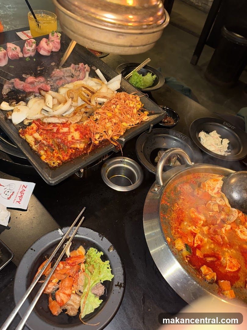 Grilled meat and hot pot meal