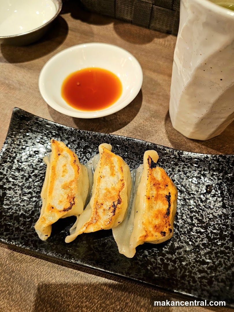 Gyoza with dipping sauce