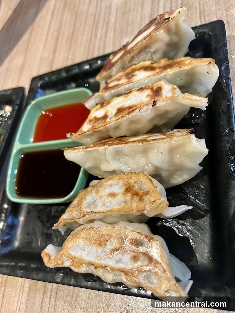 Pancake-like dumplings with dipping sauces
