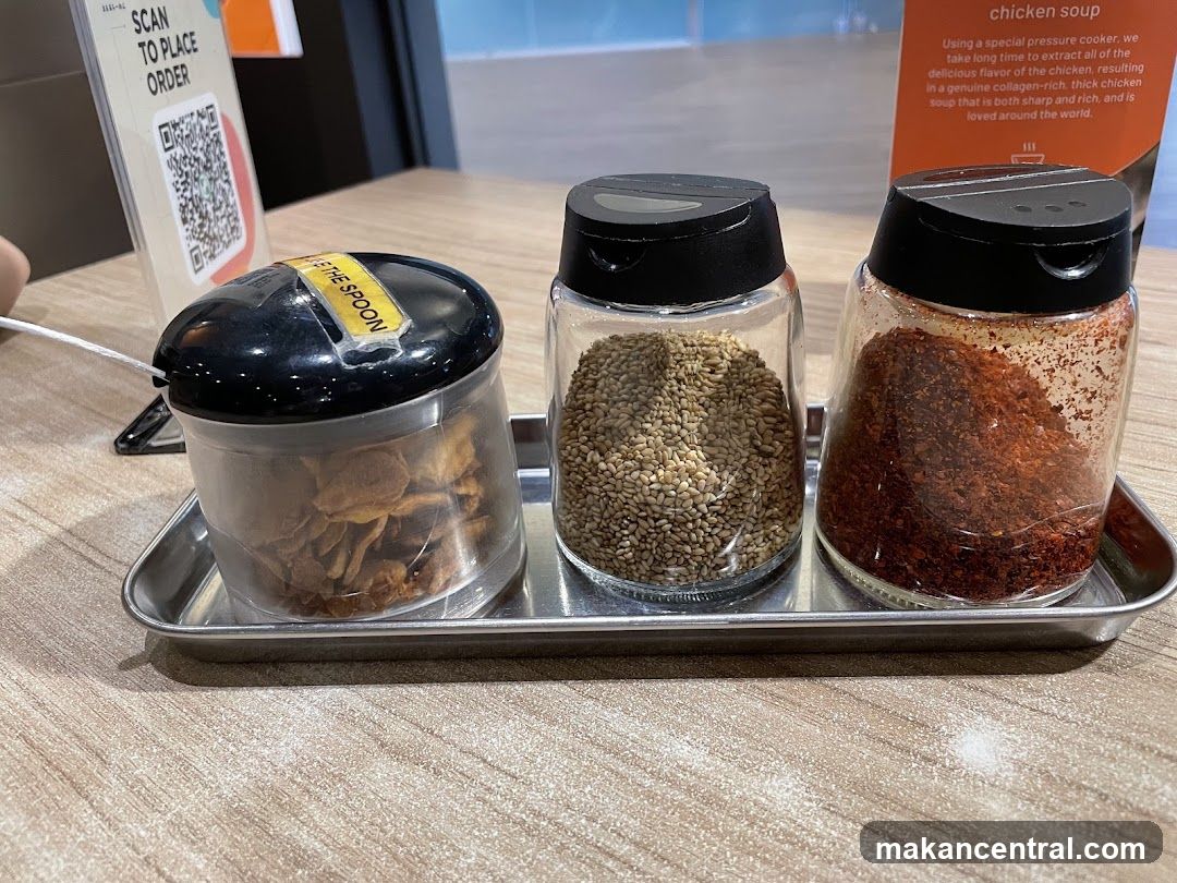 Tabletop condiments tray