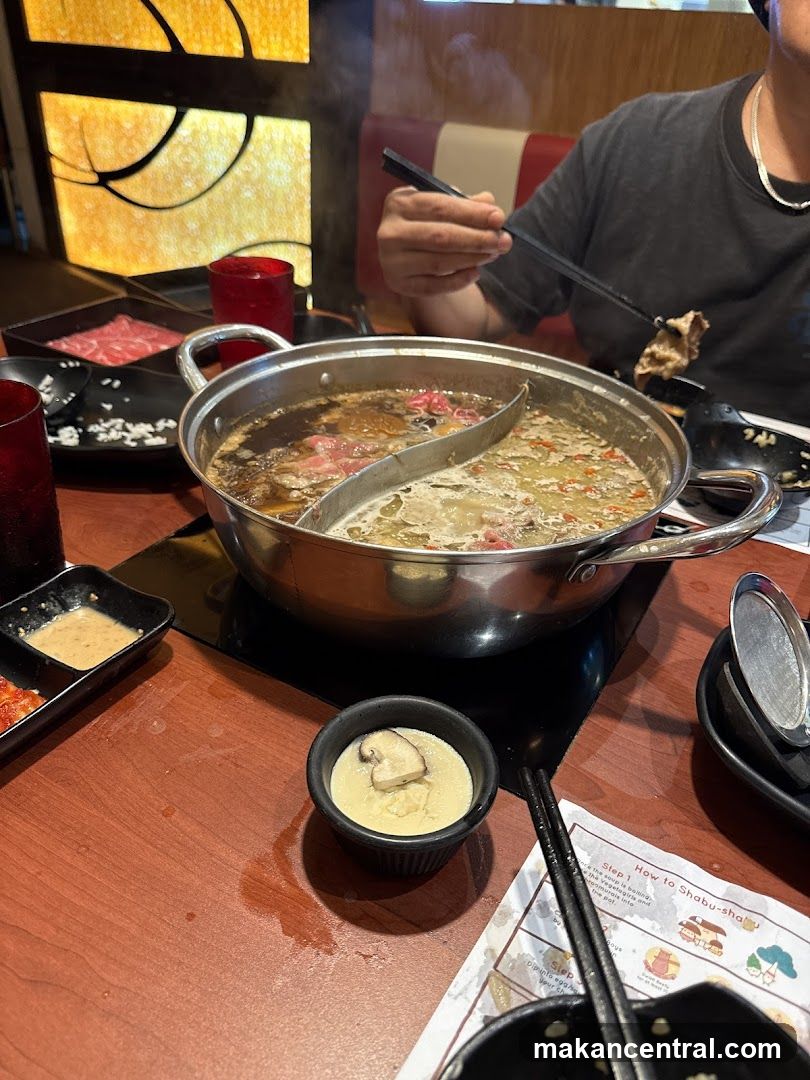 Shabu-shabu dining scene
