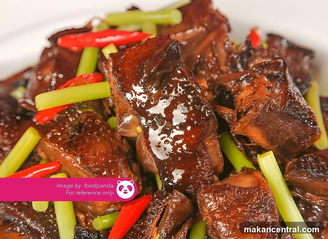 Cooked meat dish with vegetables