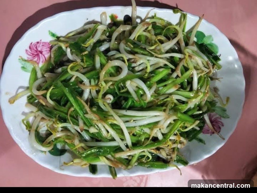 Stir-fried bean sprouts and greens