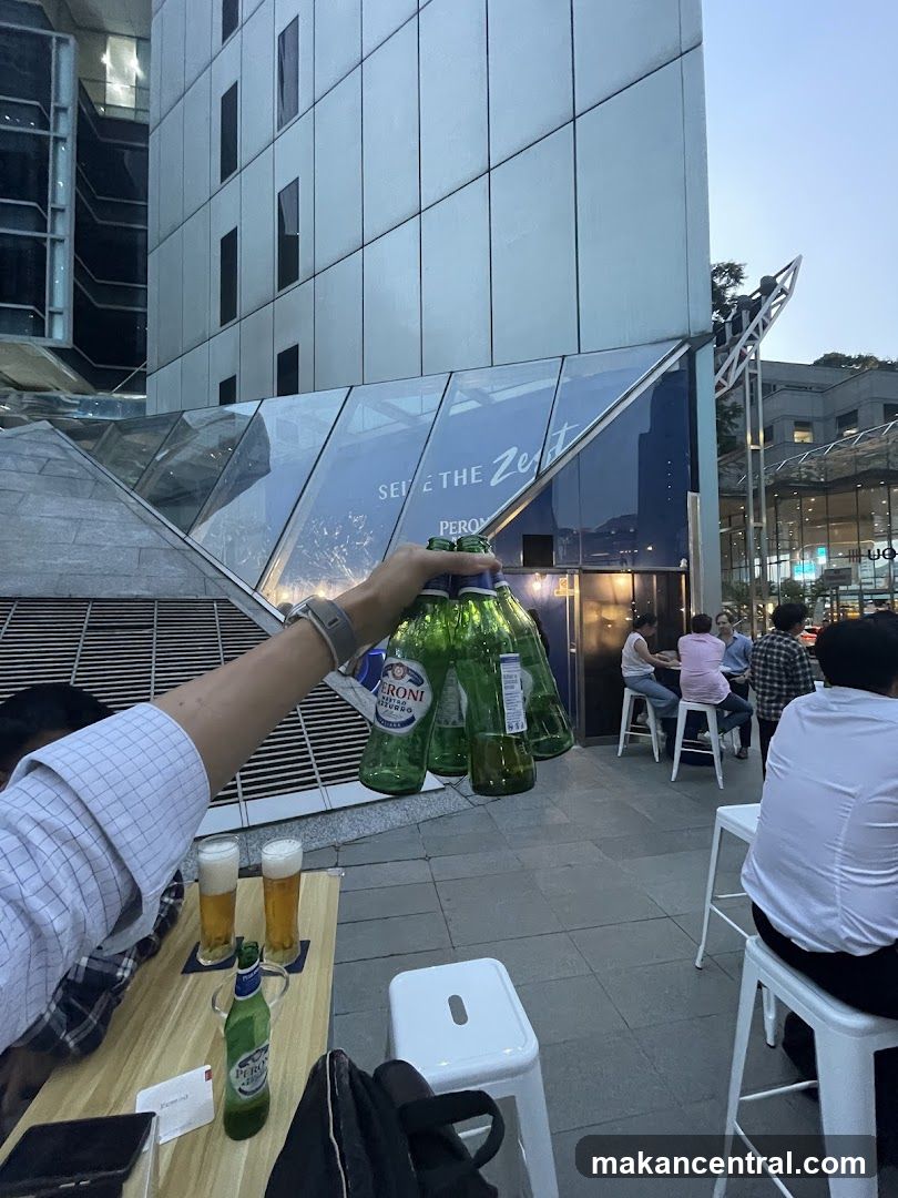 OUE SKY Level 1 Bar