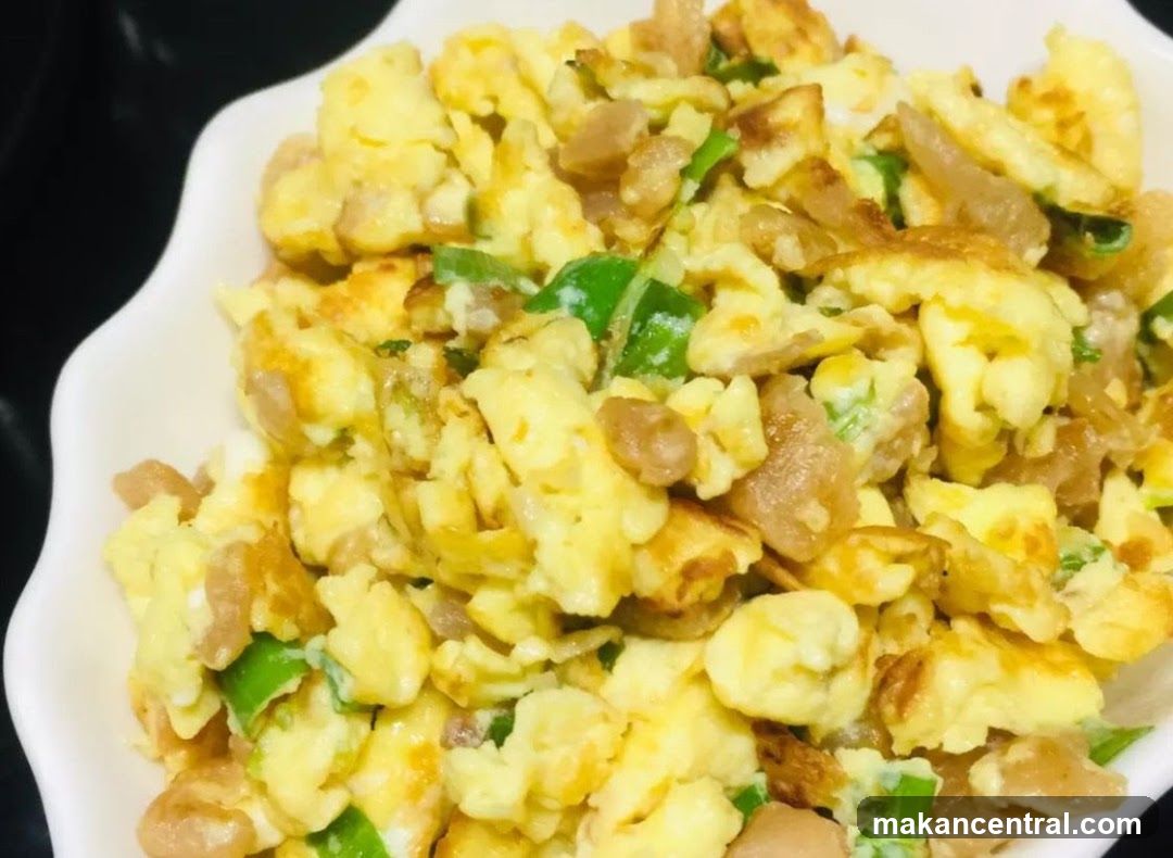 Scrambled Eggs with Meat and Green Peppers