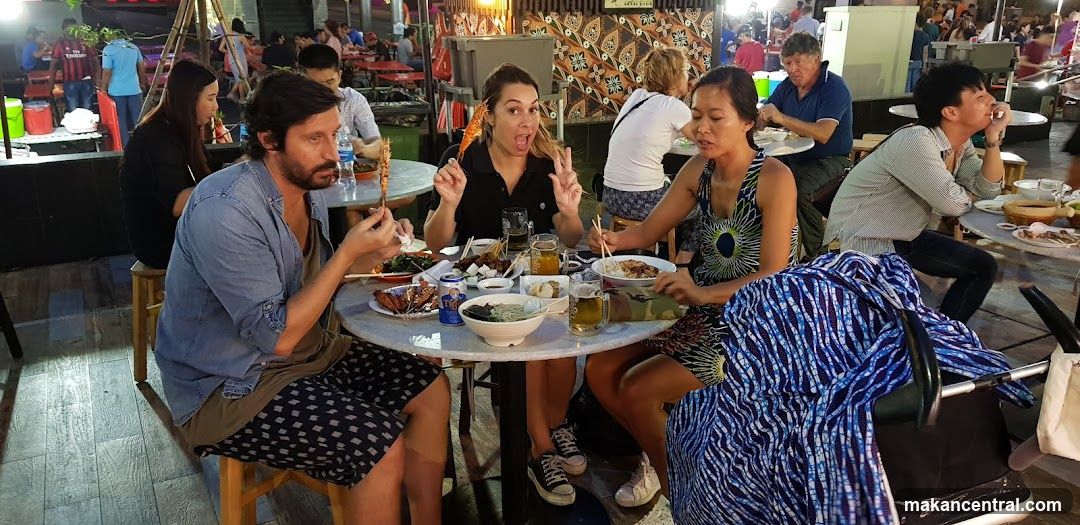 Group dining at outdoor food venue