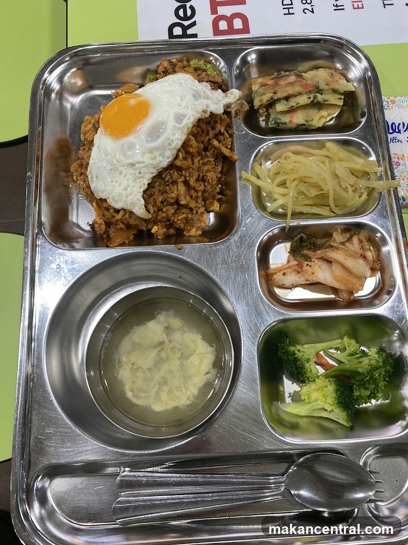 Meal tray with Korean-style dishes