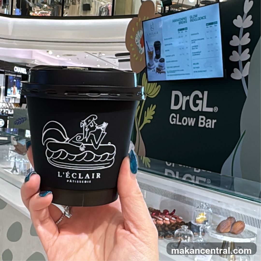 L'ÉCLAIR Patisserie interior