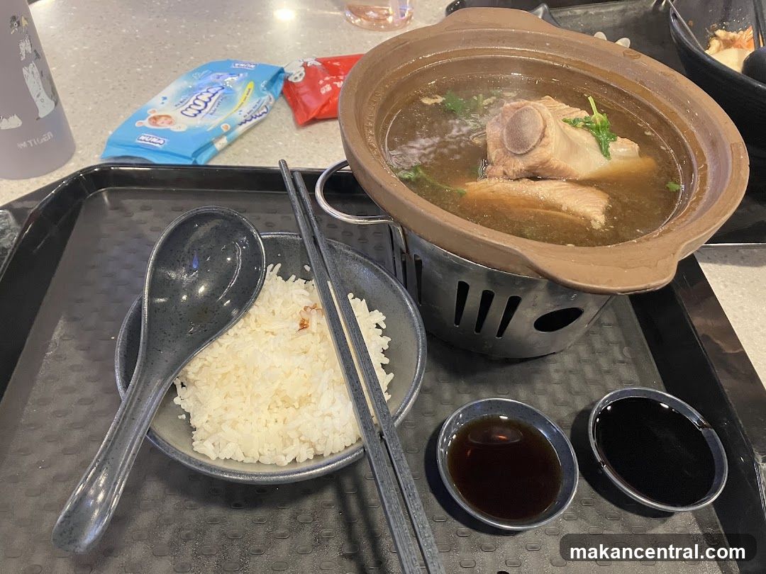 Dining tray with food items
