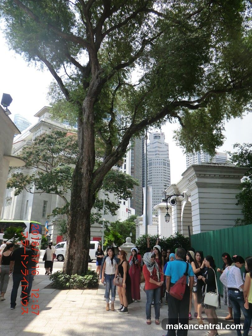Group of tourists near historic building entrance