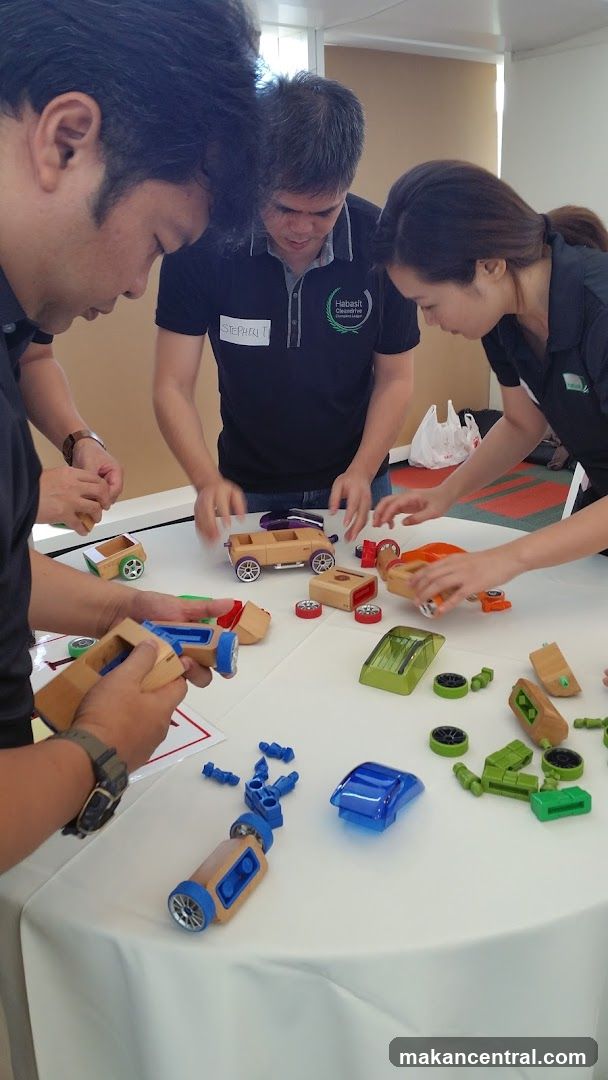 Group assembling toy cars