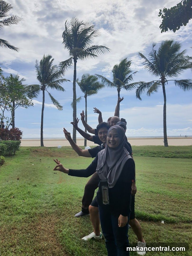 Group Photo at Beachside