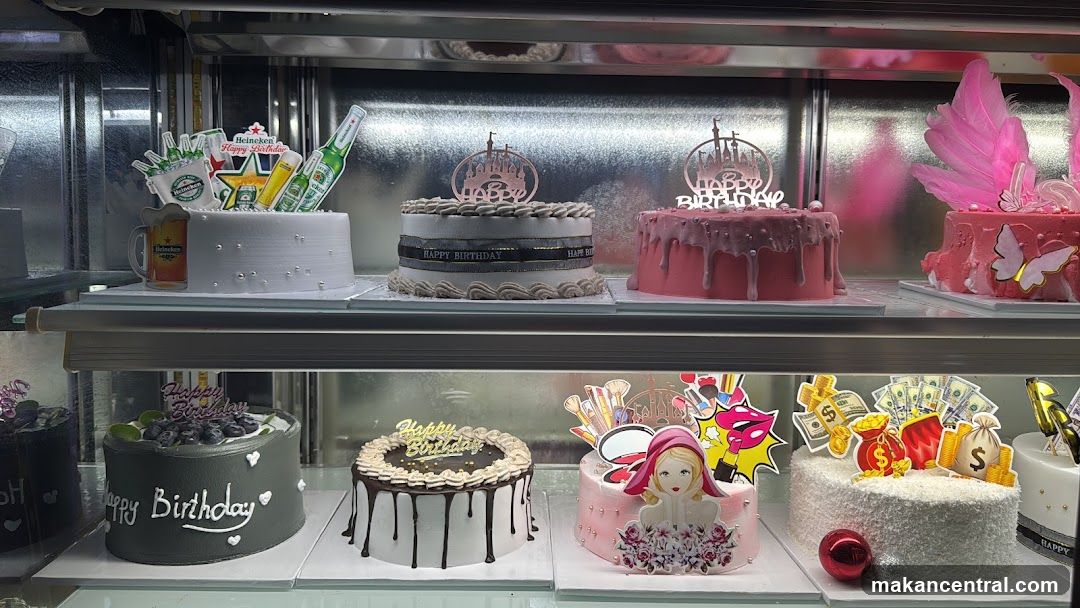 ML Cake & Balloons, Flowers