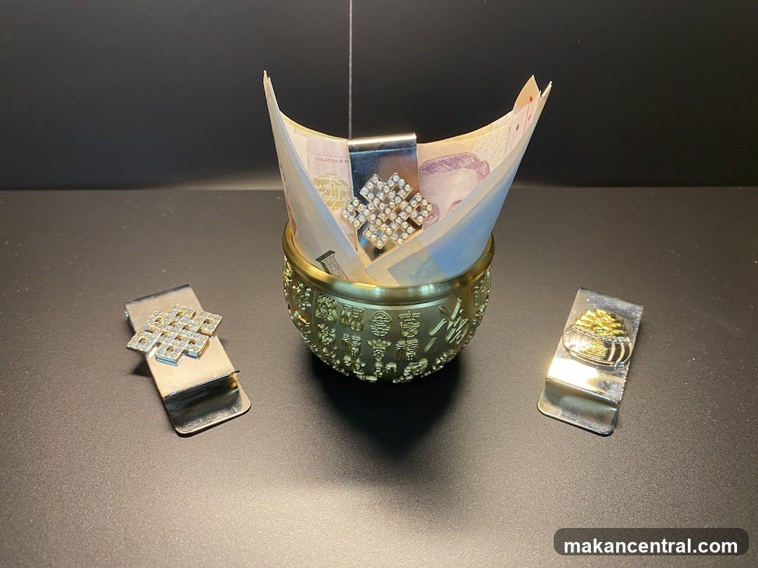 Money clip display