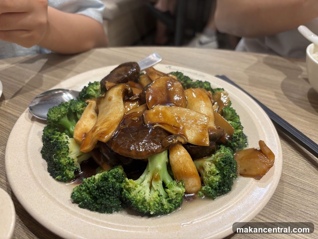 Mushroom and Broccoli Stir-fry