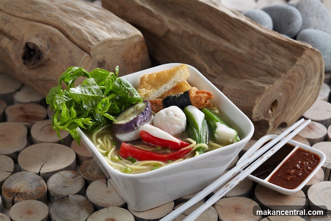 Noodle Soup with Vegetables and Fish Balls