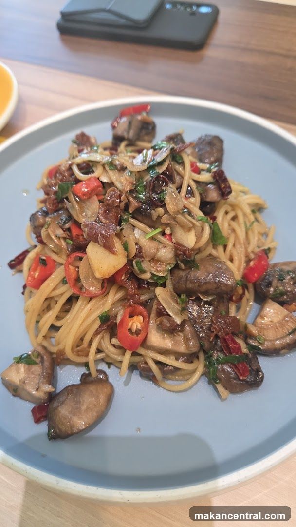 Spaghetti with Mushrooms and Chili