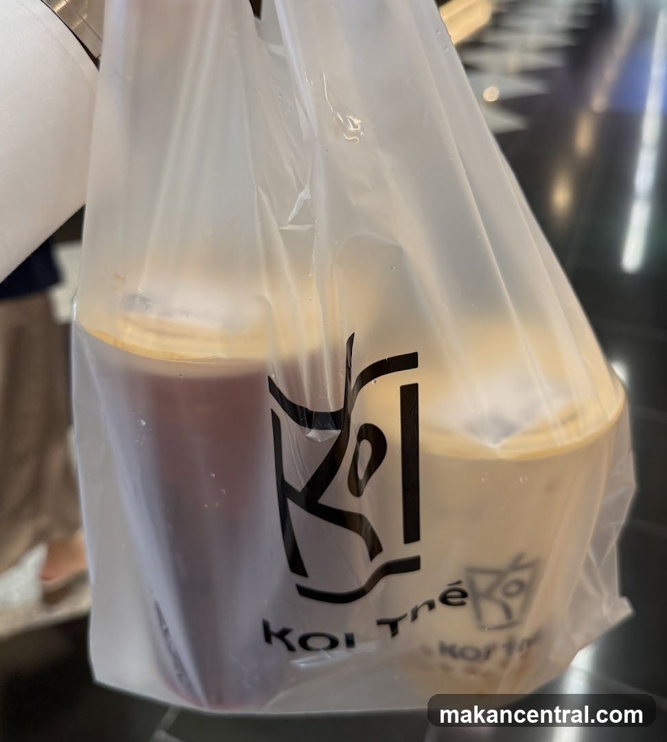 Koi Thé Bag with Drinks