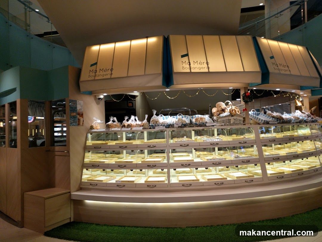 Ma Mère Boulangerie Display
