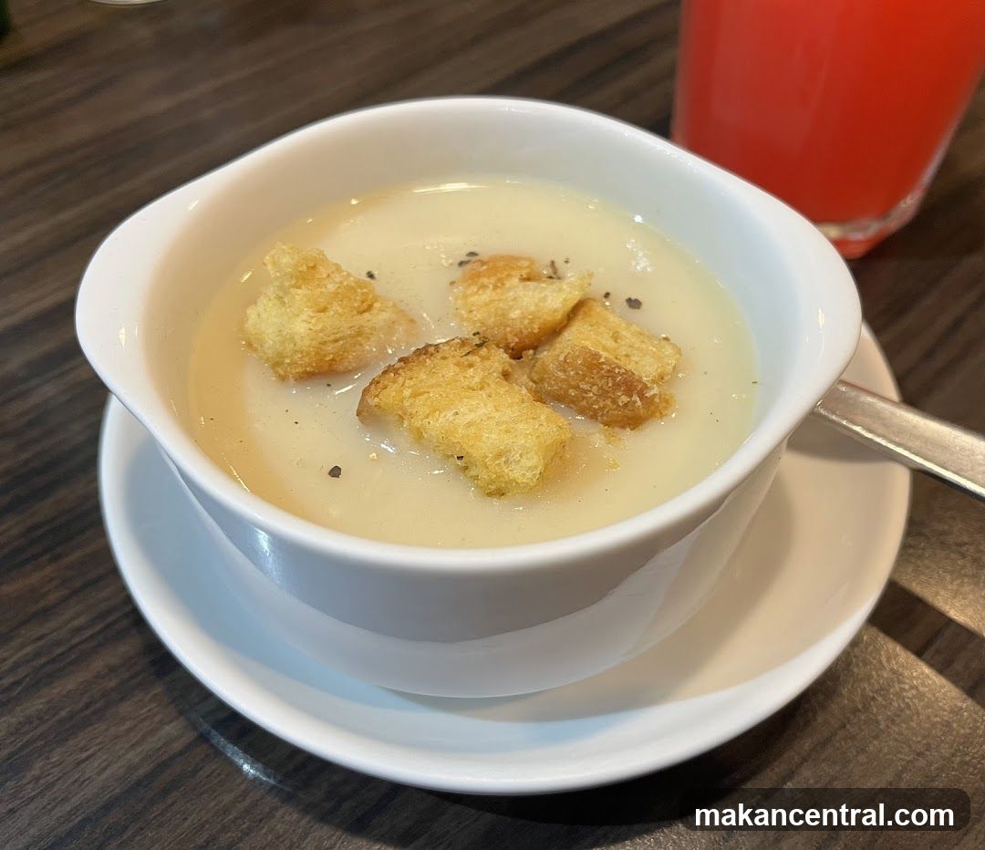 Creamy Soup with Croutons