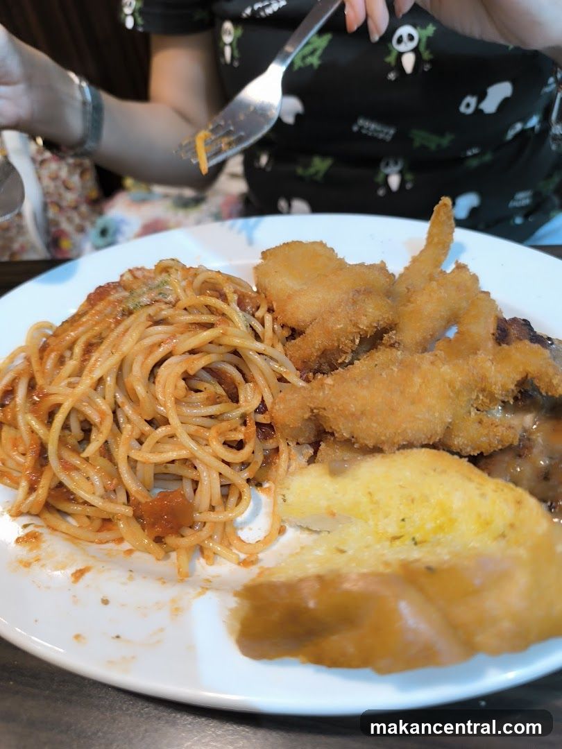 Spaghetti with Fried Fish and Garlic Bread