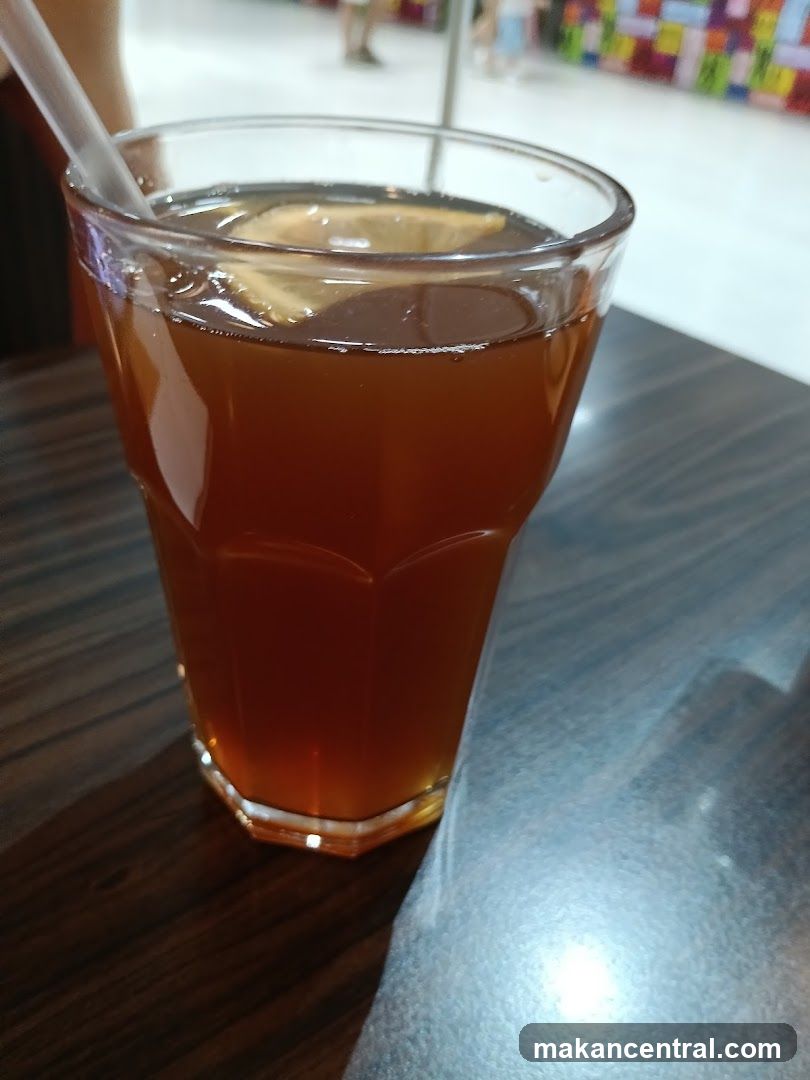 Iced Tea with Lemon Slice