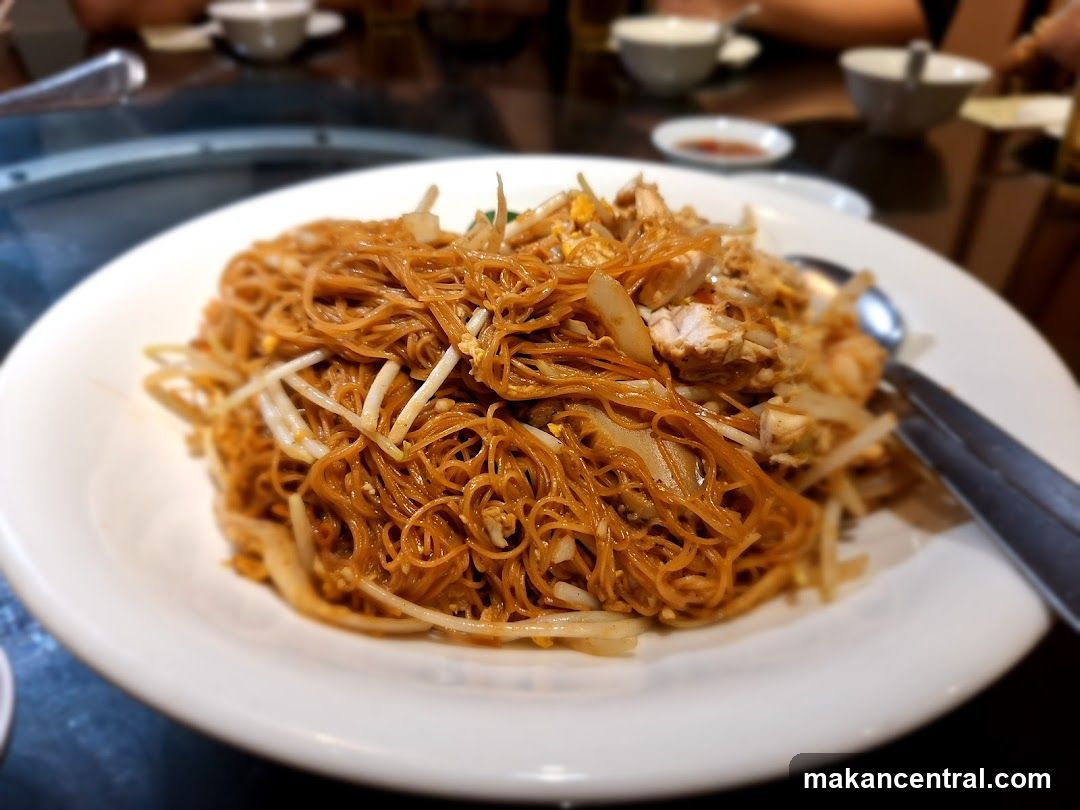 Noodles with Chicken and Bean Sprouts