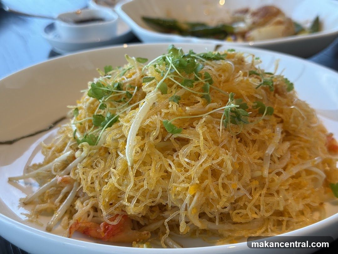 Noodles with Sprouts and Seafood