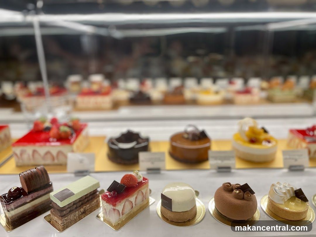 Patisserie Platine by Waku Ghin