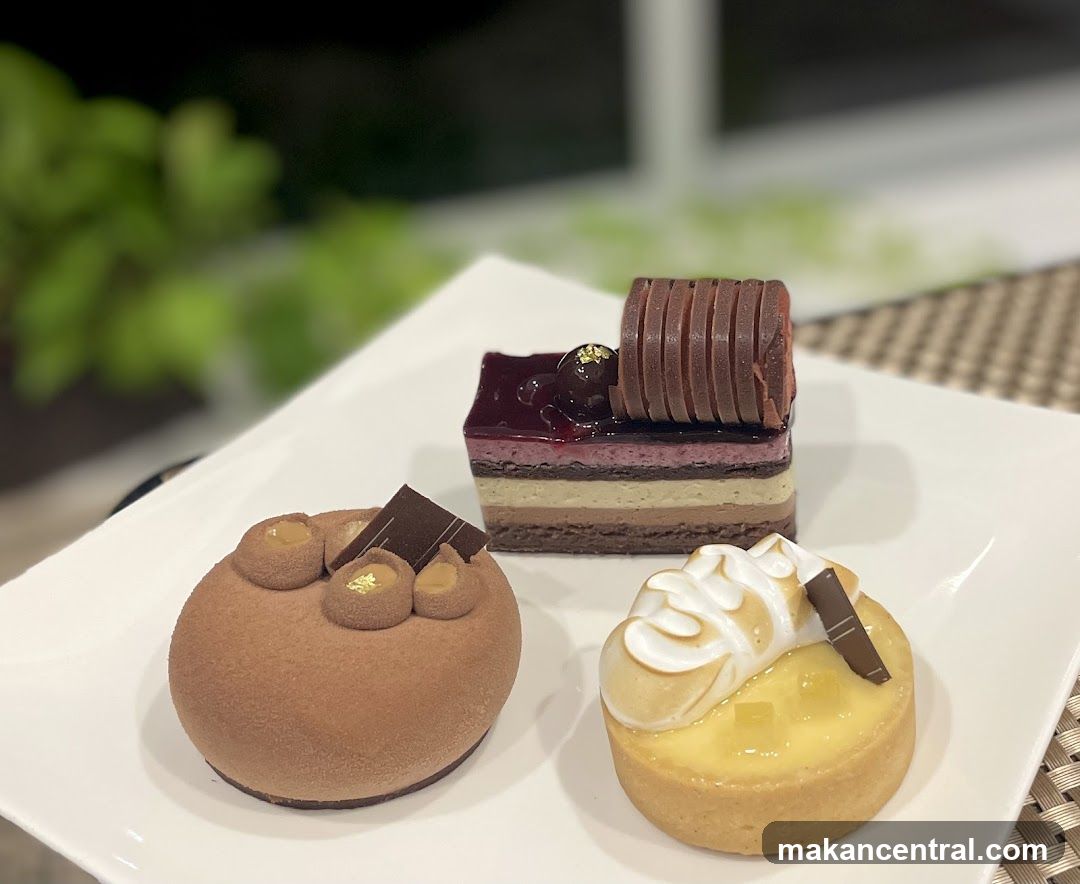 Patisserie Platine by Waku Ghin