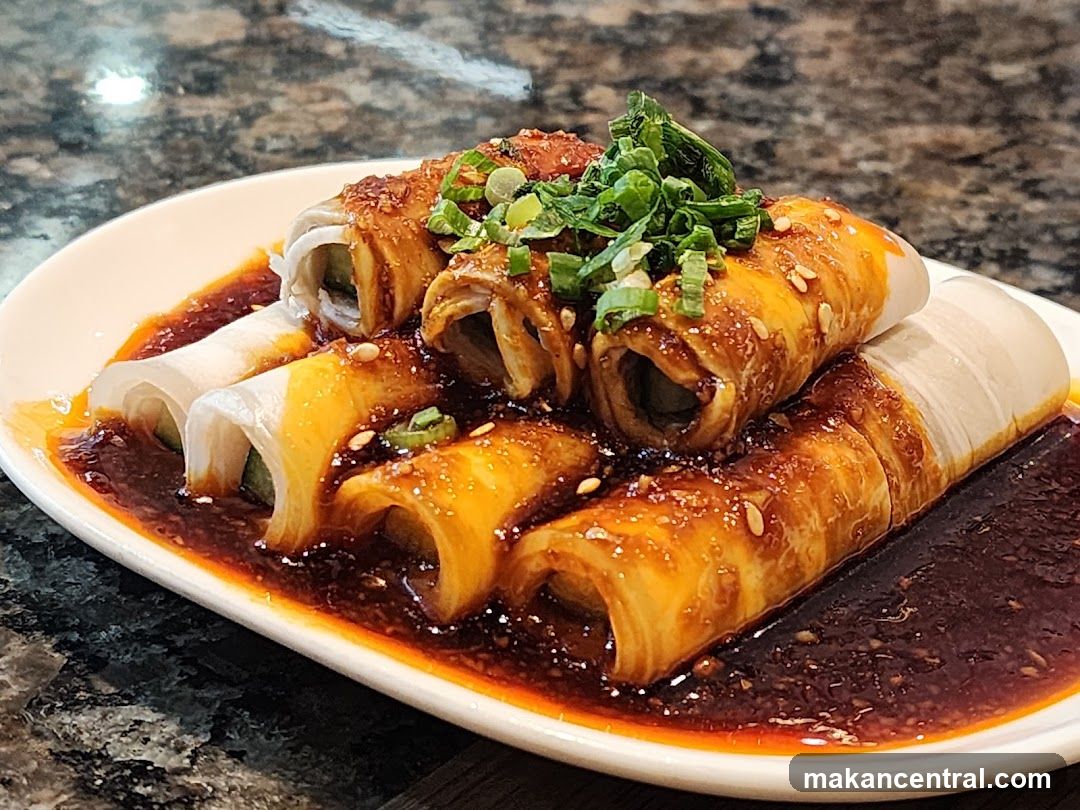 Rolled Appetizer with Sauce