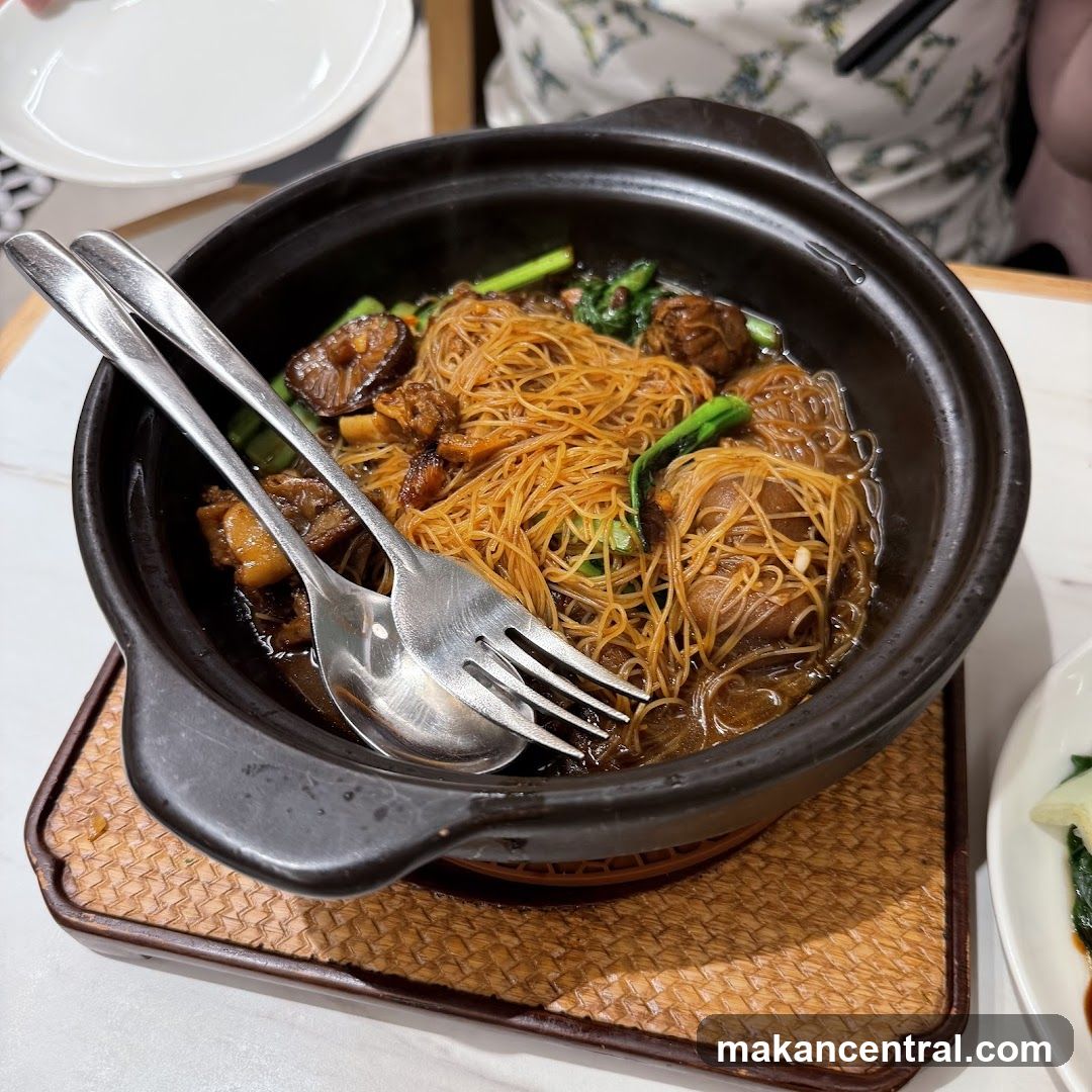 Braised Noodles with Meat and Vegetables
