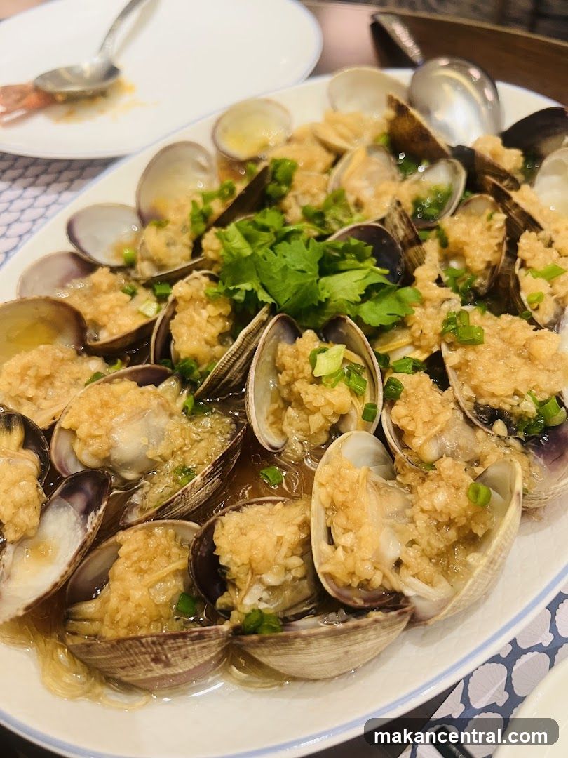 Steamed Clams with Garlic