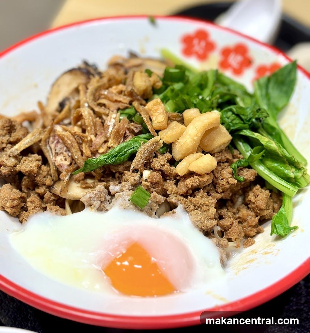 Noodles with Egg and Toppings