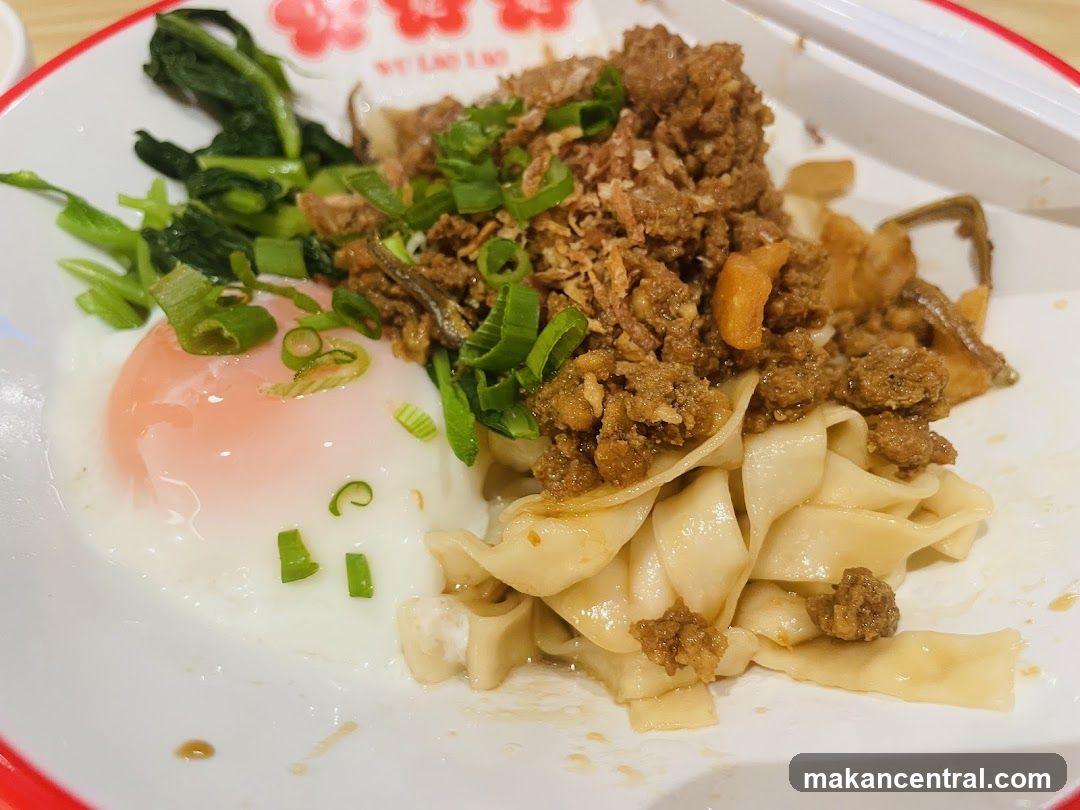 Noodles with Egg and Minced Meat