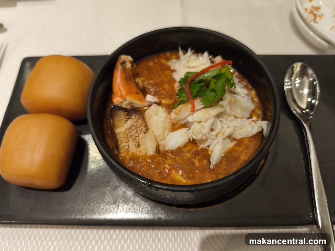 Crab dish with buns