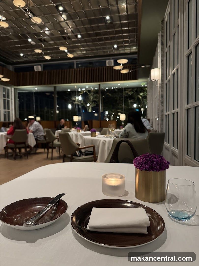 Elegant Restaurant Dining Table Setting