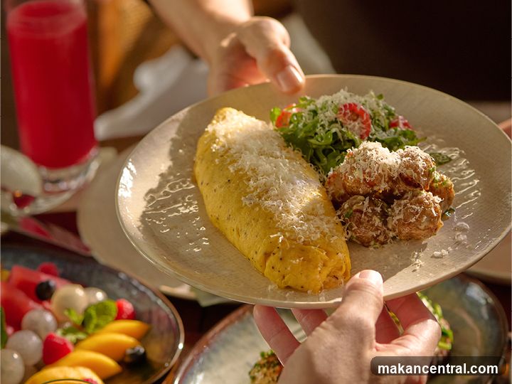 Omelette with Potatoes and Salad