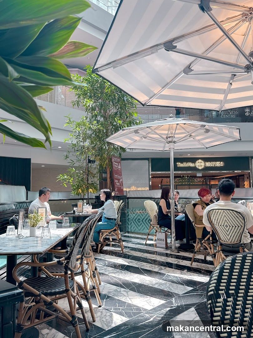 Outdoor cafe seating