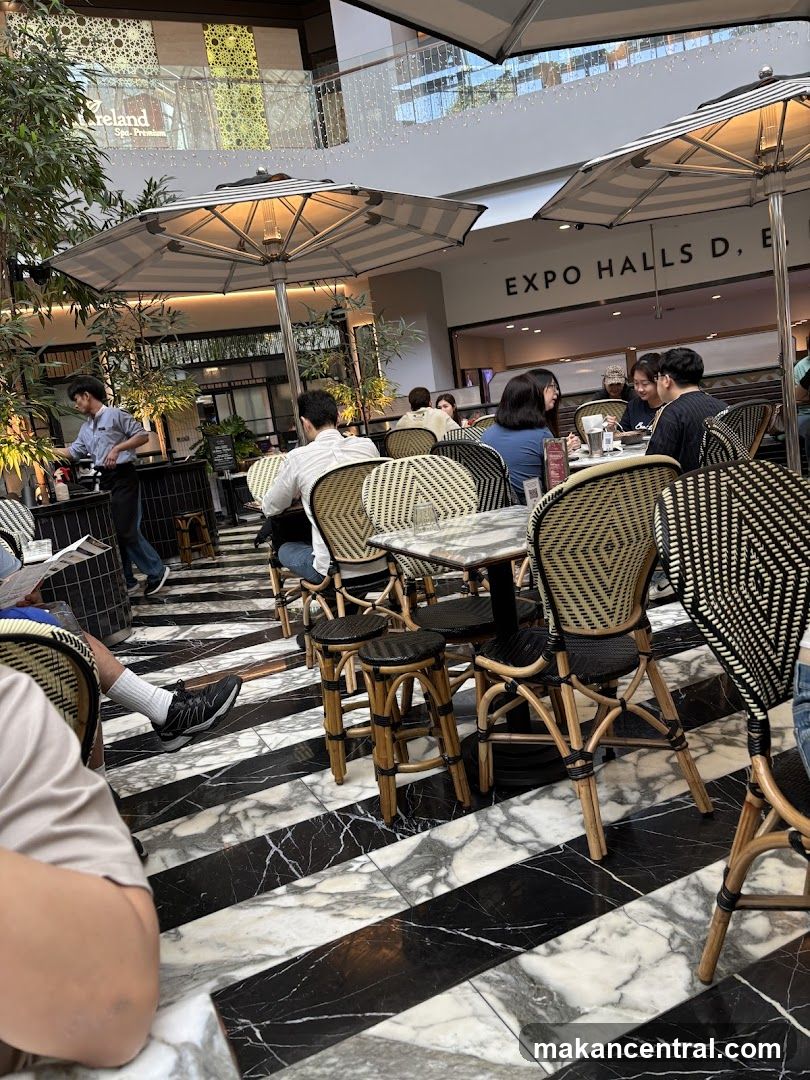 Outdoor Cafe Seating